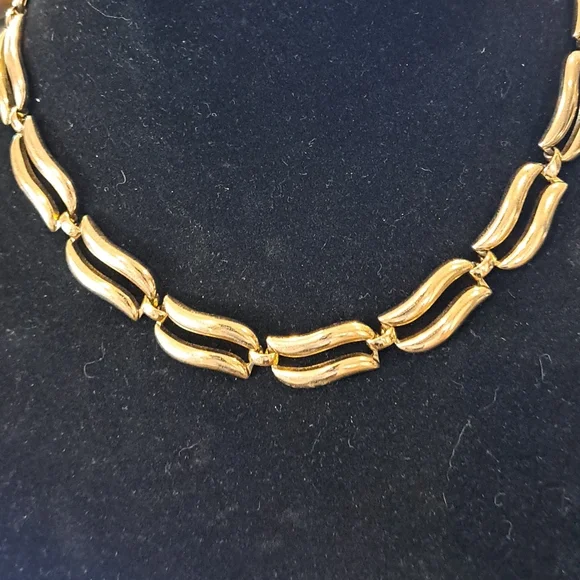 Monet Necklace 16" Wave Link Goldtone - Picture 1 of 7
